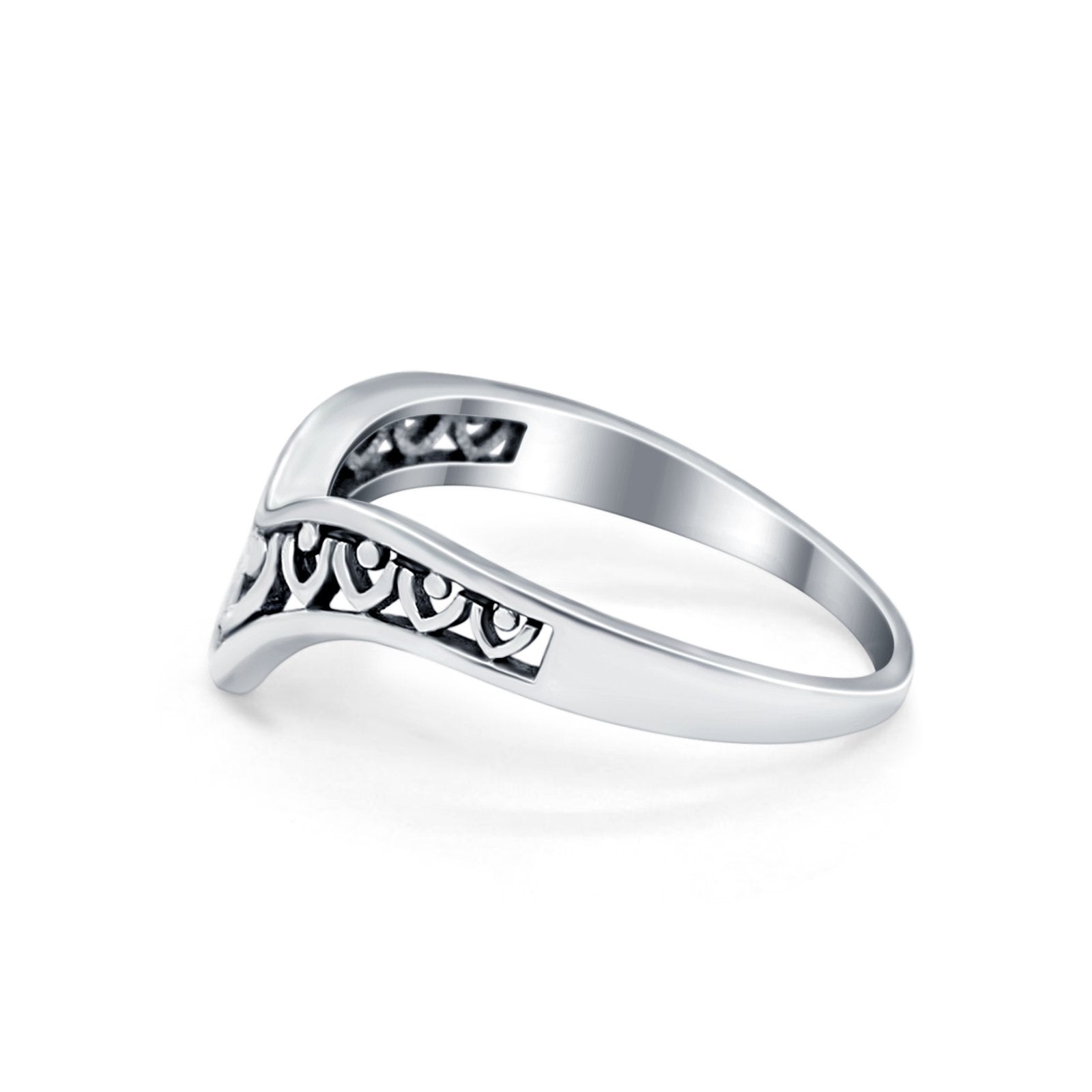  V Design Filigree Ring