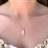 Blatt-Halskette mit Diamant-Anhänger, 14 Karat Gold, 0,06 ct
